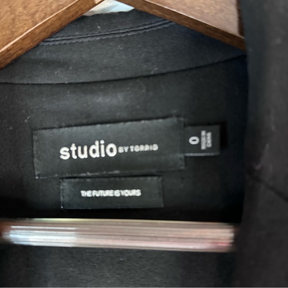 STUDIO BY TORRID Women’s Size 0X 12 Blazer Suit Jacket Coat Black Stretch Luxe - Picture 6 of 13